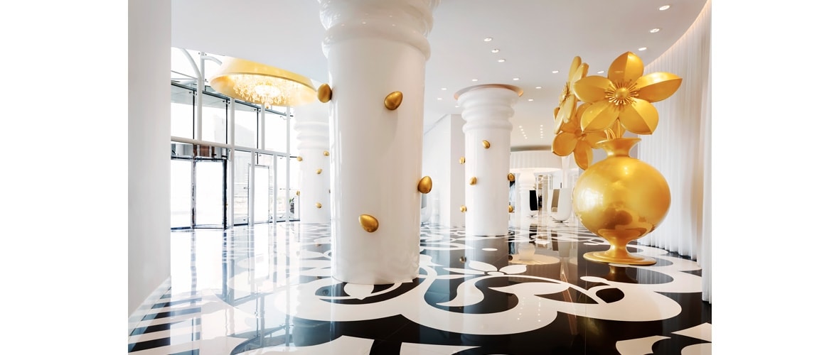 Wnętrza hotelu Mondrian Doha w Katarze, 2017